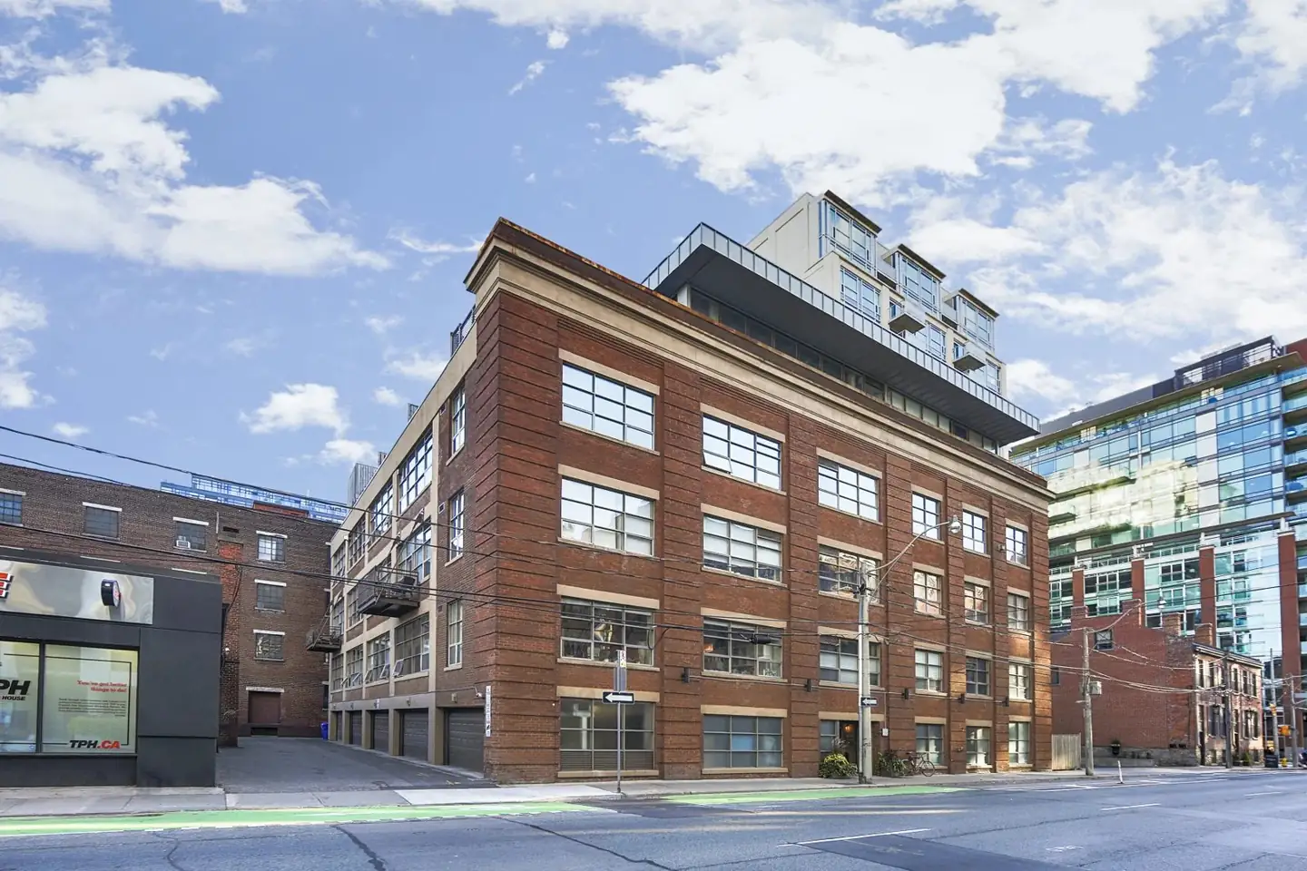 Liberty Lofts, 383 Adelaide St E