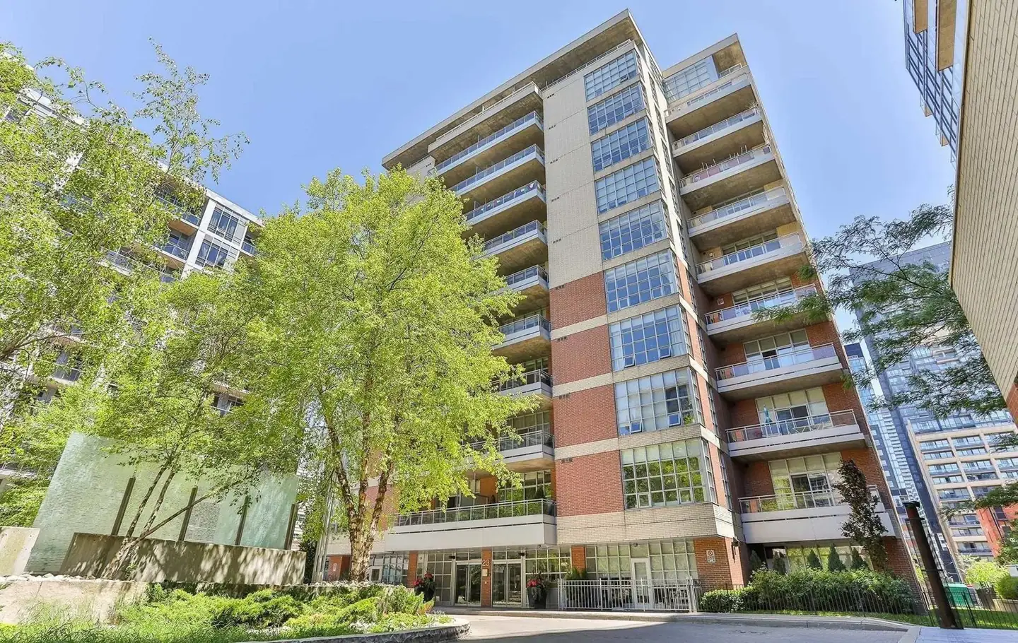 Quad Lofts, 19 Brant St