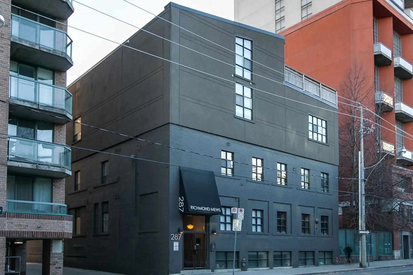 Richmond Mews, 287 Richmond St E