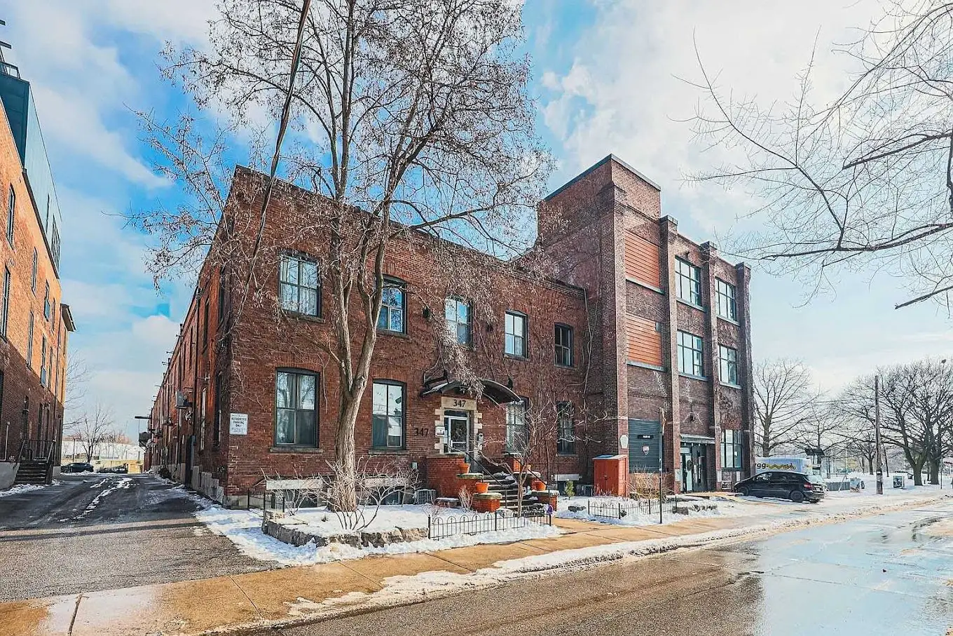 Sorauren Lofts, 347 Sorauren Ave