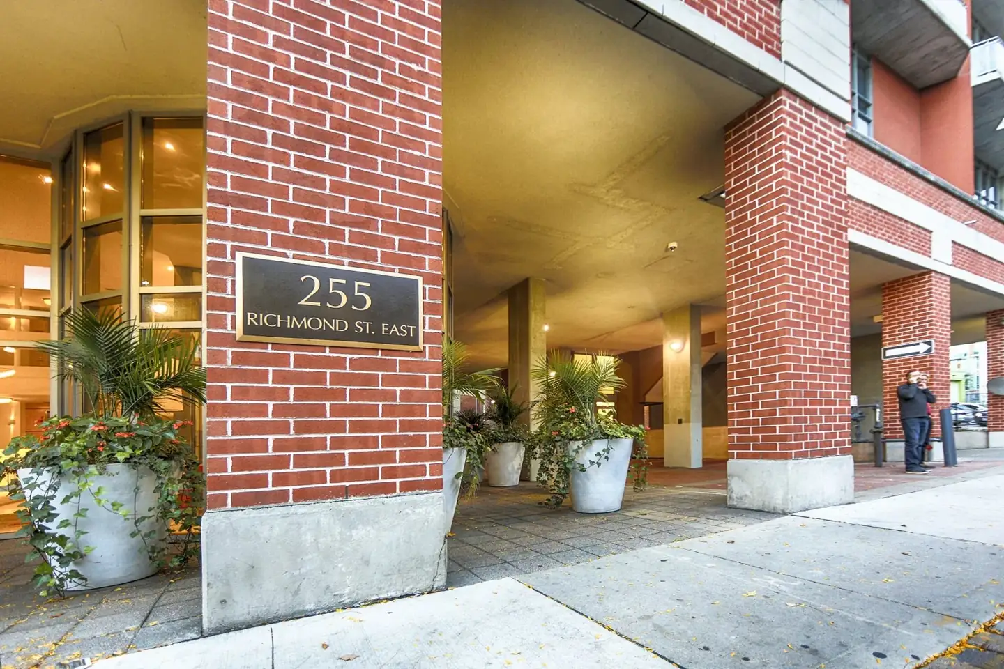 Space Lofts, 255 Richmond St E
